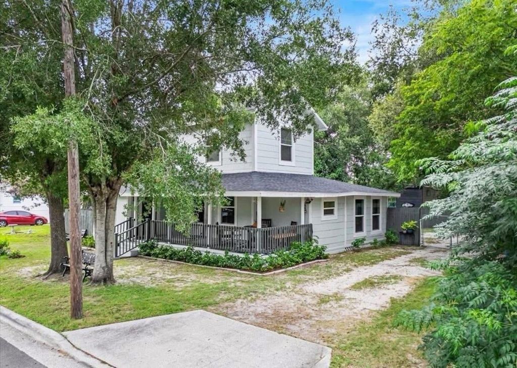 Photo of 208 Weaver Avenue, Lake Wales, FL 33853 (MLS # P4937618)