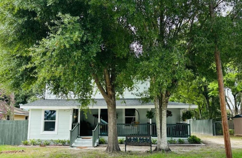 Photo of 208 Weaver Avenue, Lake Wales, FL 33853 (MLS # P4937618)