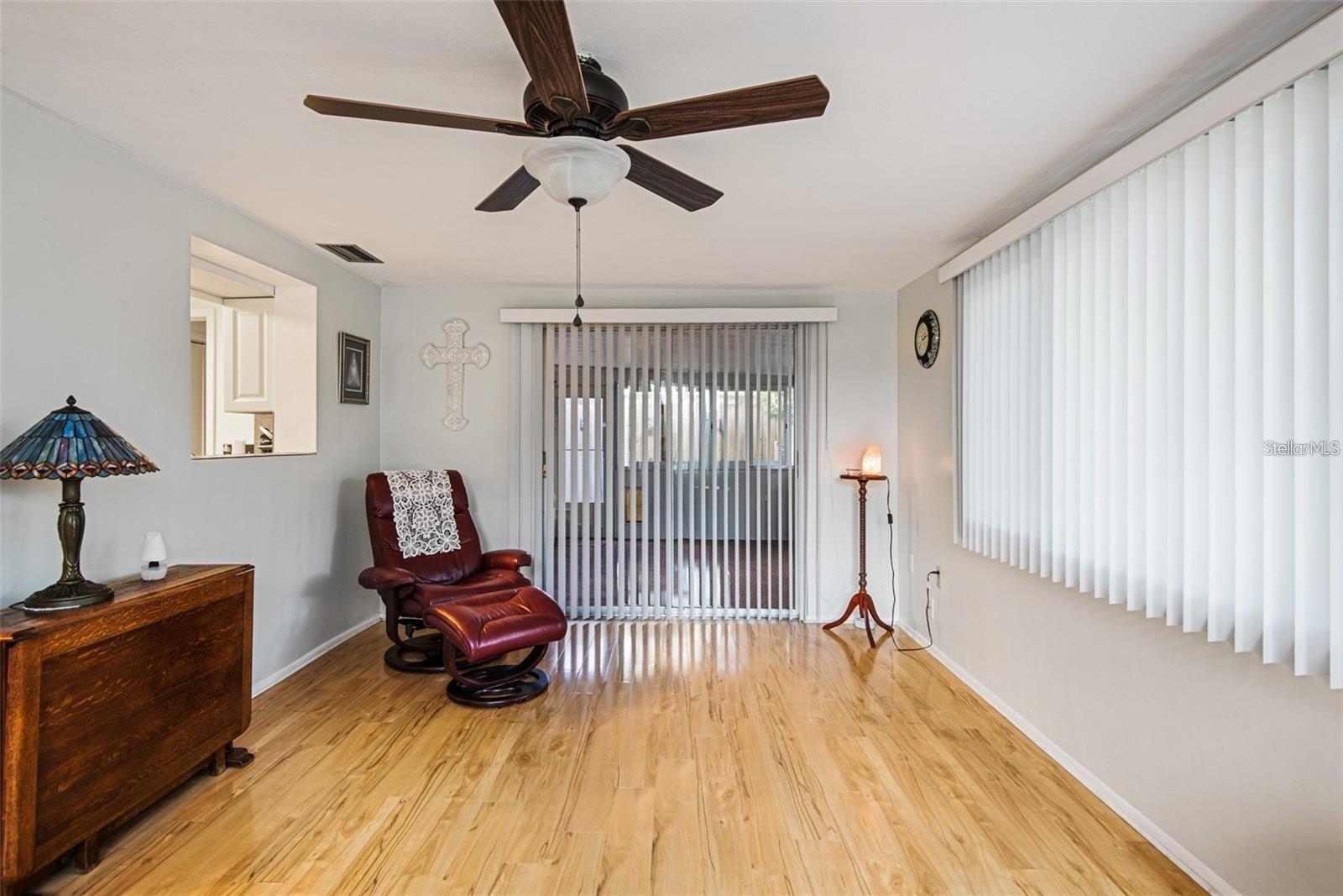 COLONIAL HILLS - Residential