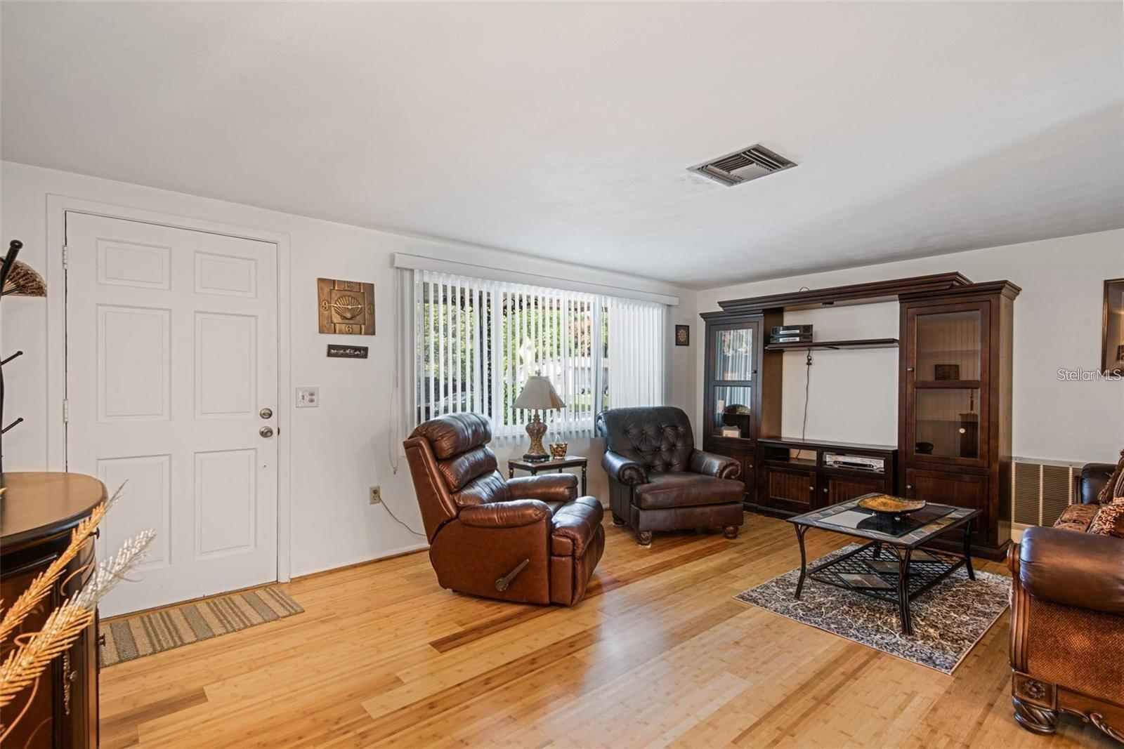 COLONIAL HILLS - Residential