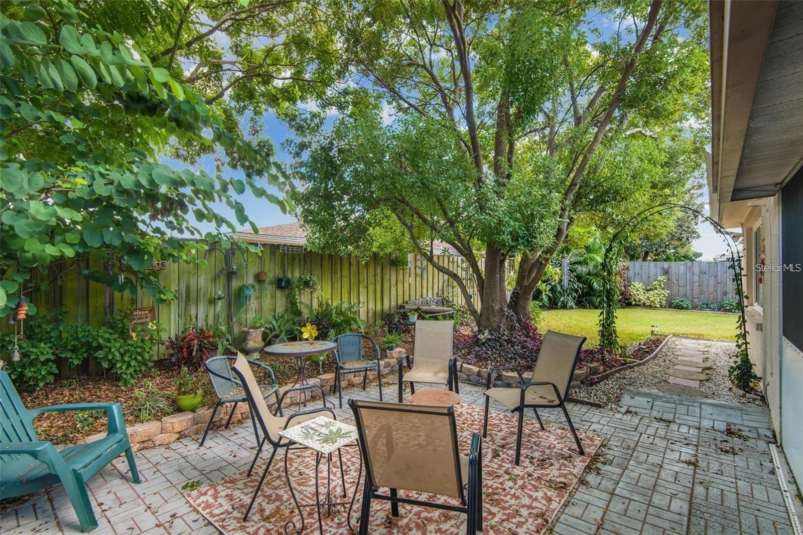 COLONIAL HILLS - Residential