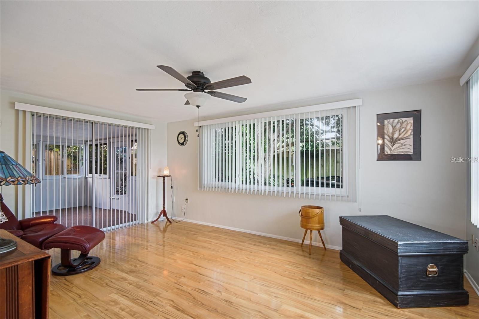 COLONIAL HILLS - Residential