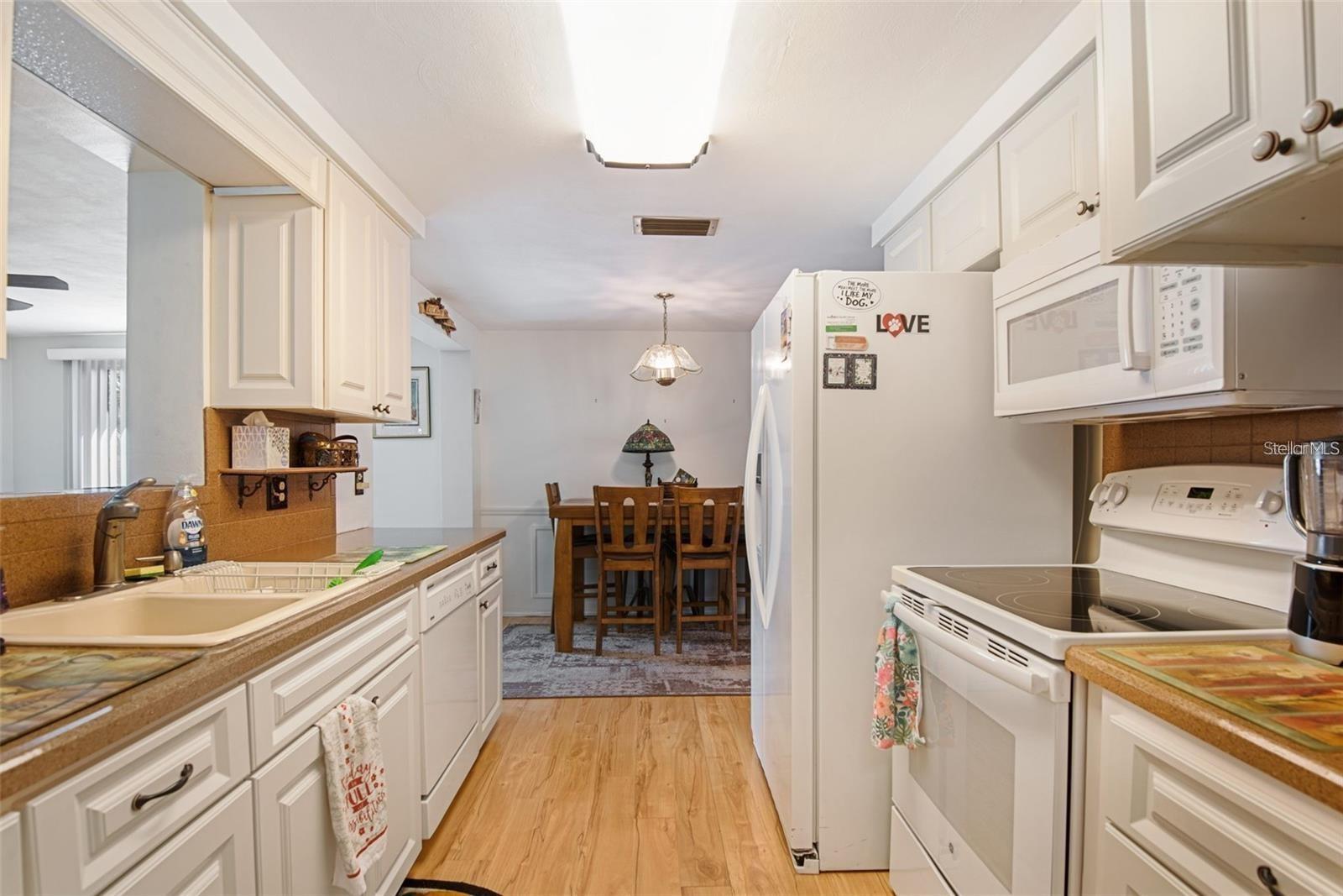 COLONIAL HILLS - Residential