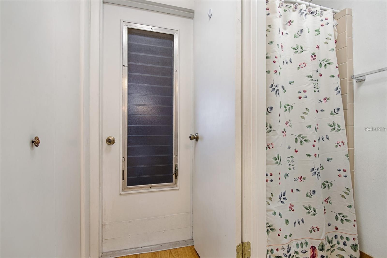 COLONIAL HILLS - Residential