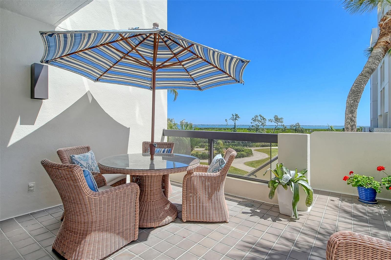 1932 HARBOURSIDE DRIVE 217