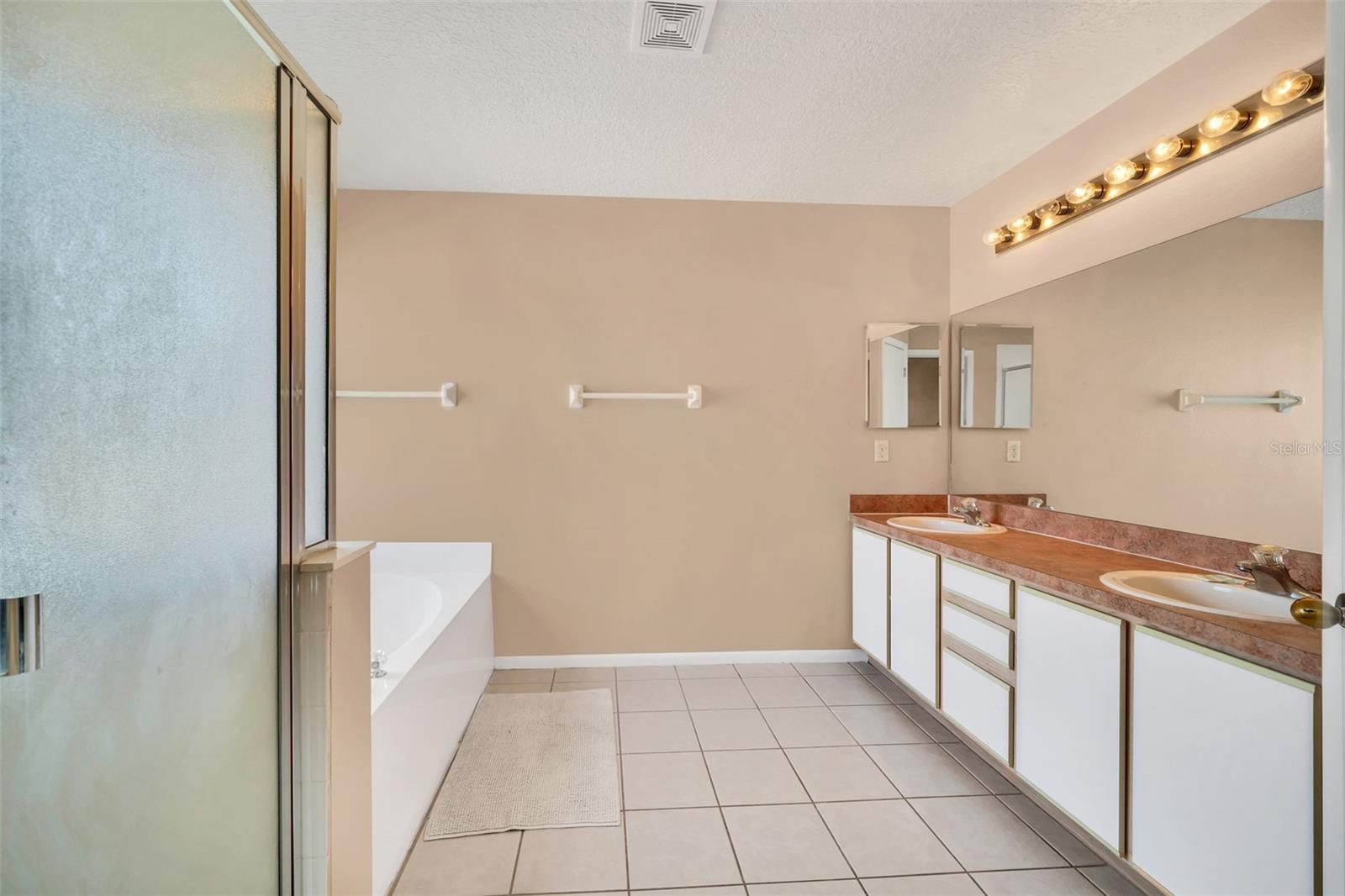 HAMPTON ESTATES - Residential Lease