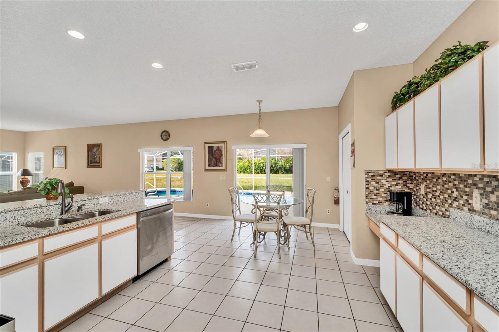 HAMPTON ESTATES - Residential Lease