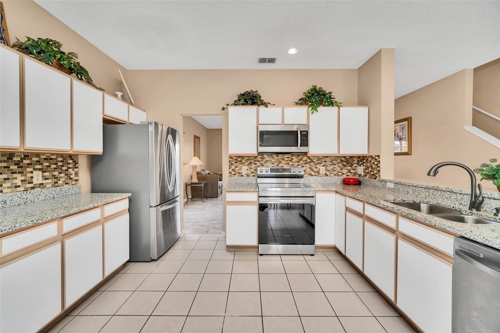 HAMPTON ESTATES - Residential Lease