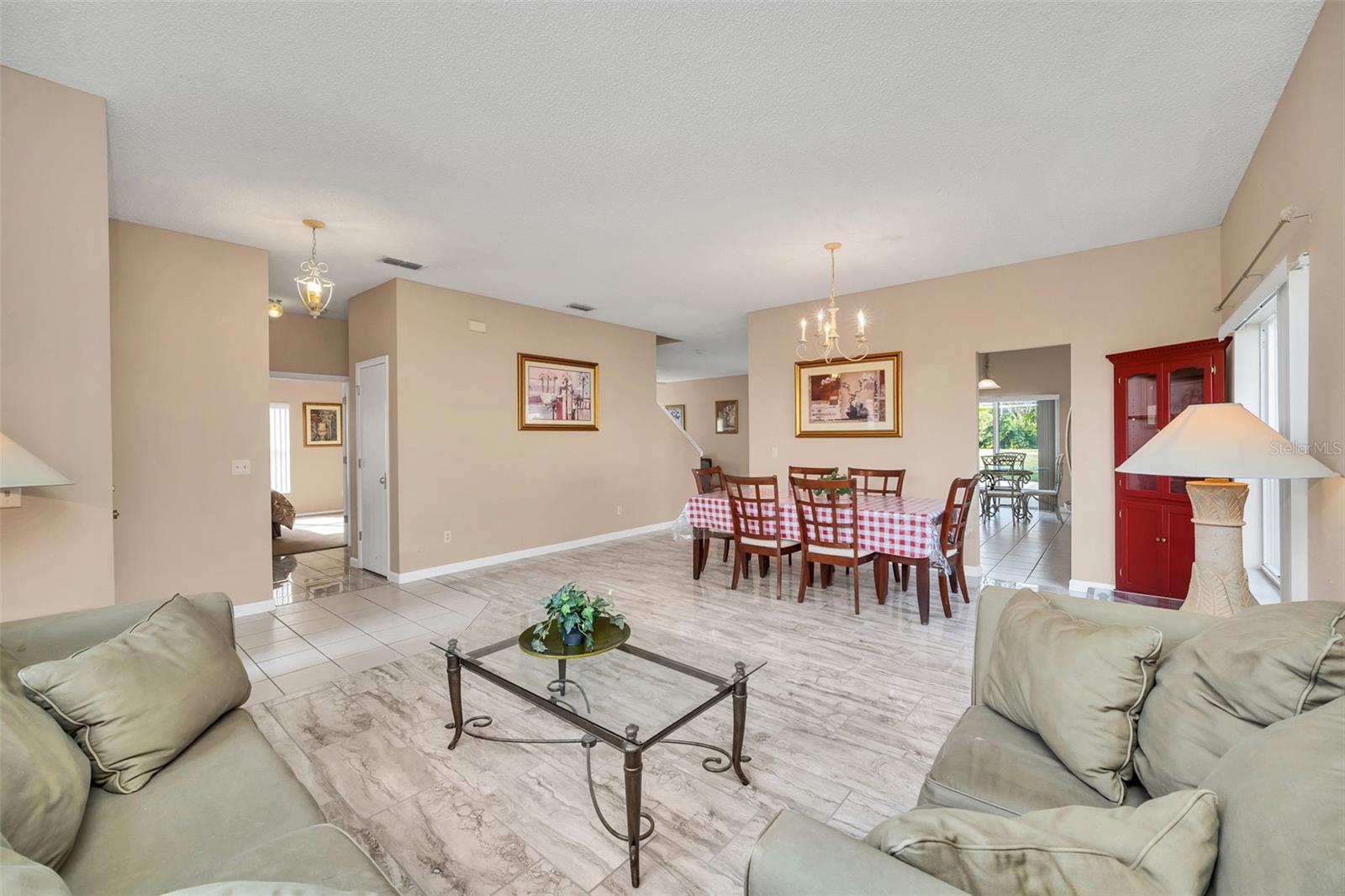 HAMPTON ESTATES - Residential Lease