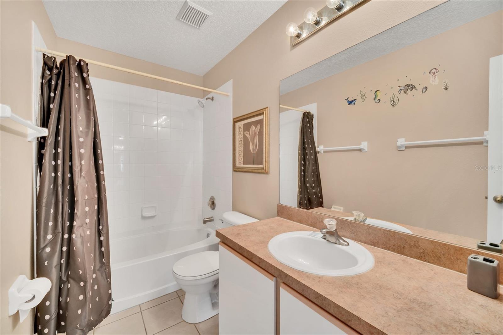 HAMPTON ESTATES - Residential Lease