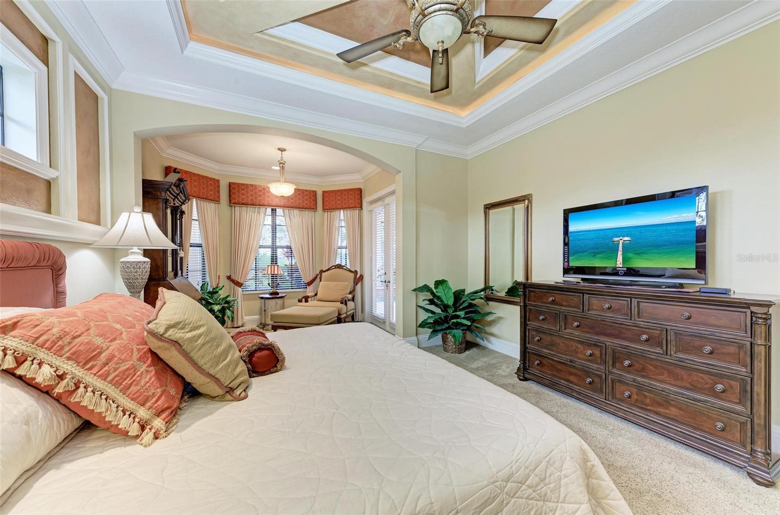 FOUNDERS CLUB - Residential