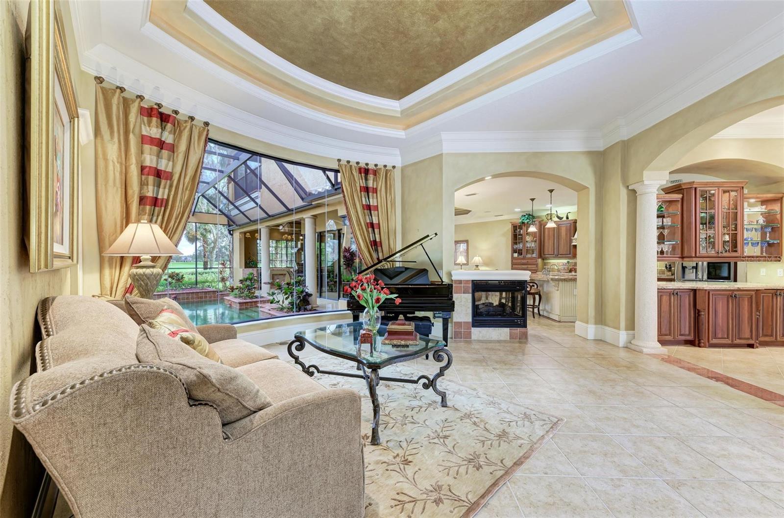 FOUNDERS CLUB - Residential