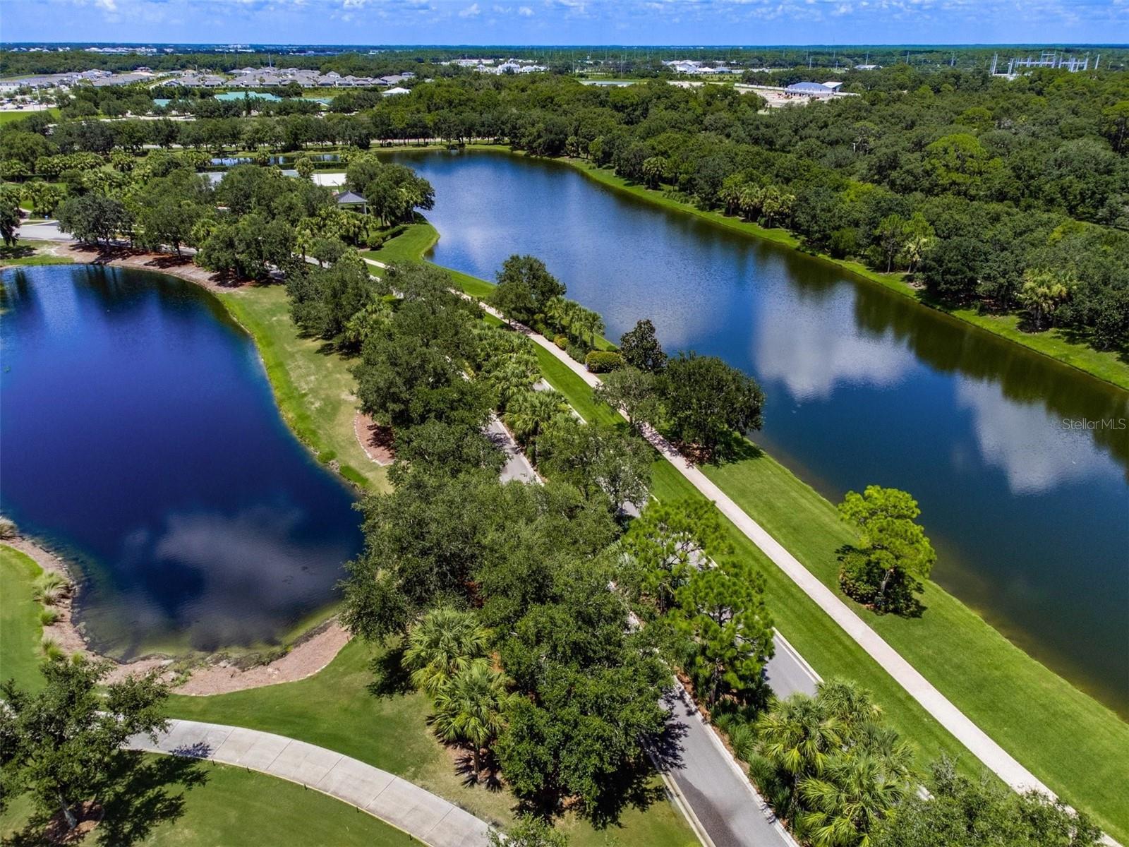 FOUNDERS CLUB - Residential
