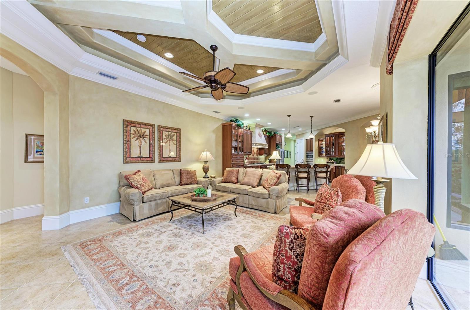 FOUNDERS CLUB - Residential