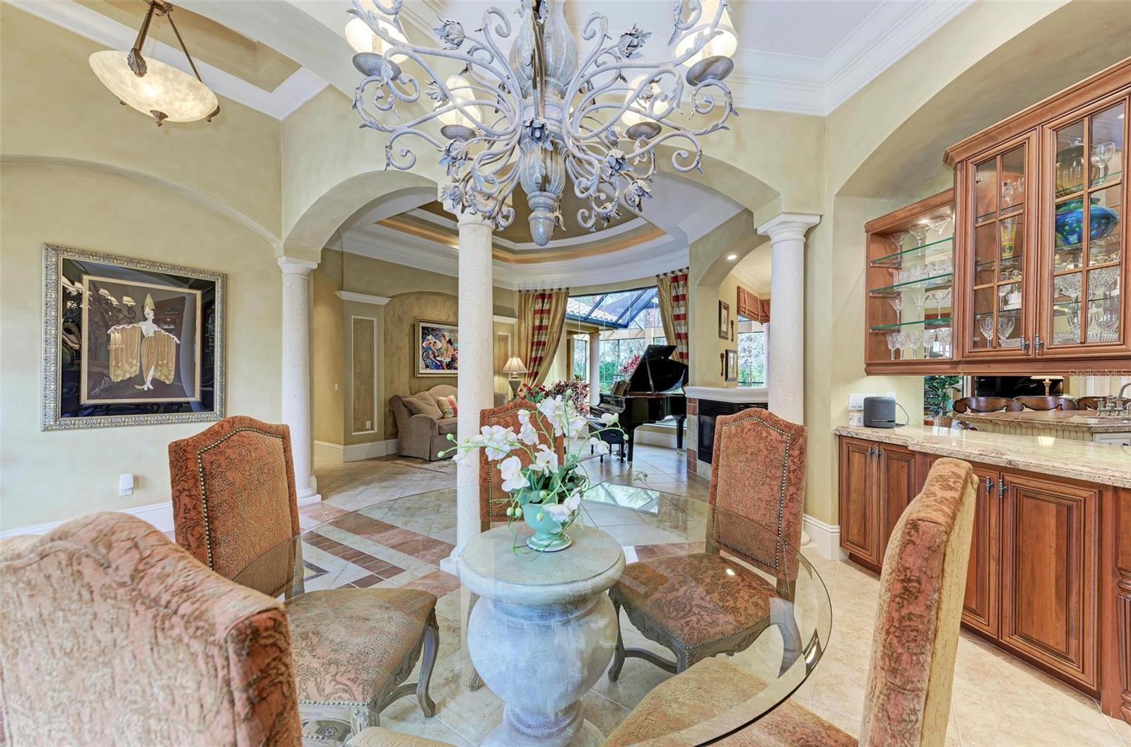FOUNDERS CLUB - Residential