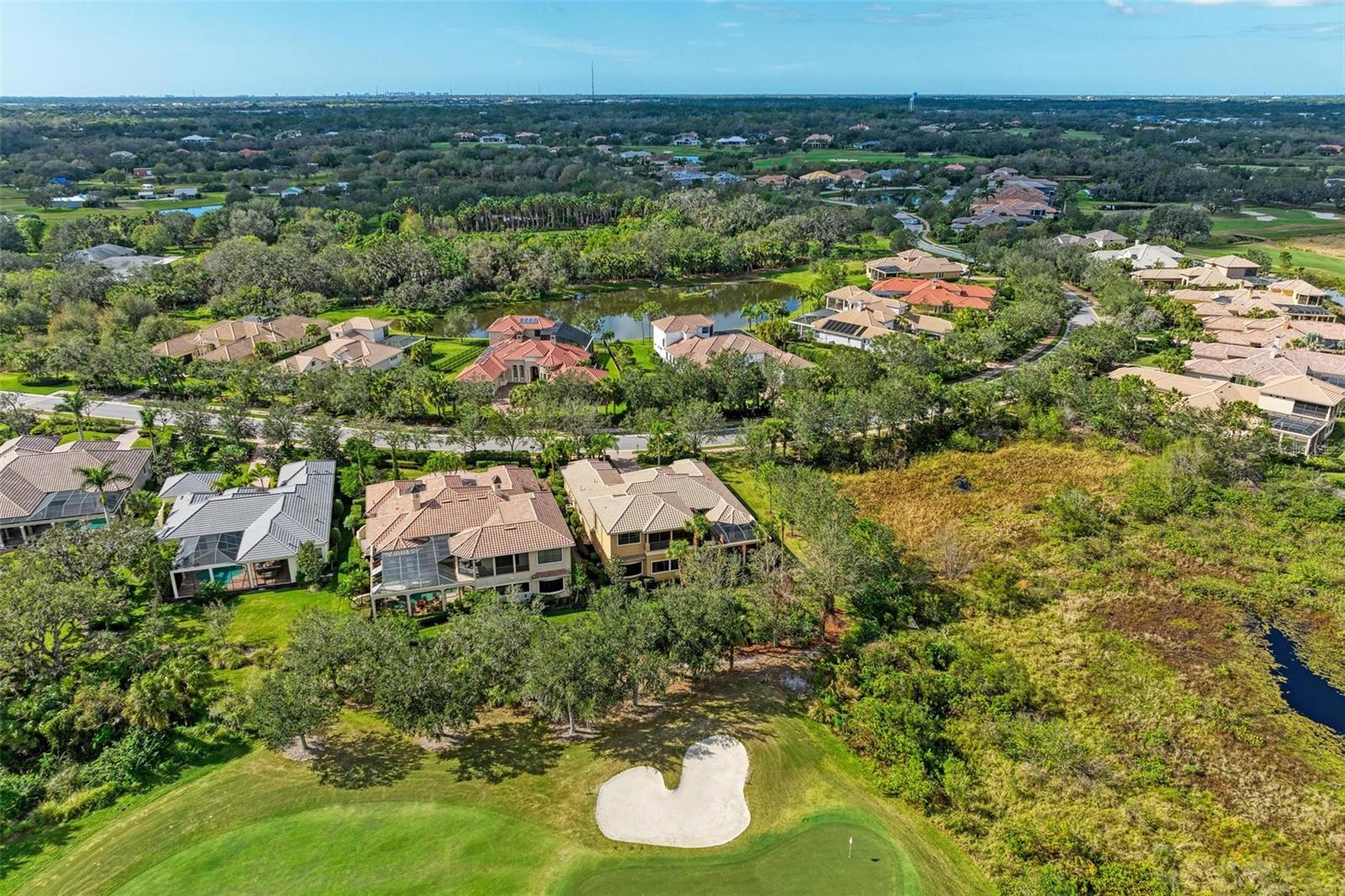 FOUNDERS CLUB - Residential