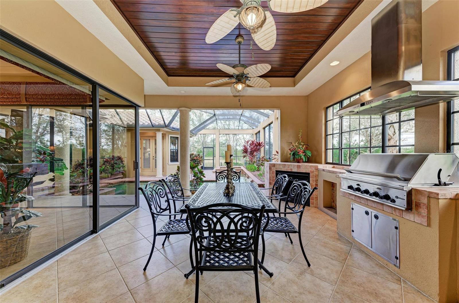 FOUNDERS CLUB - Residential