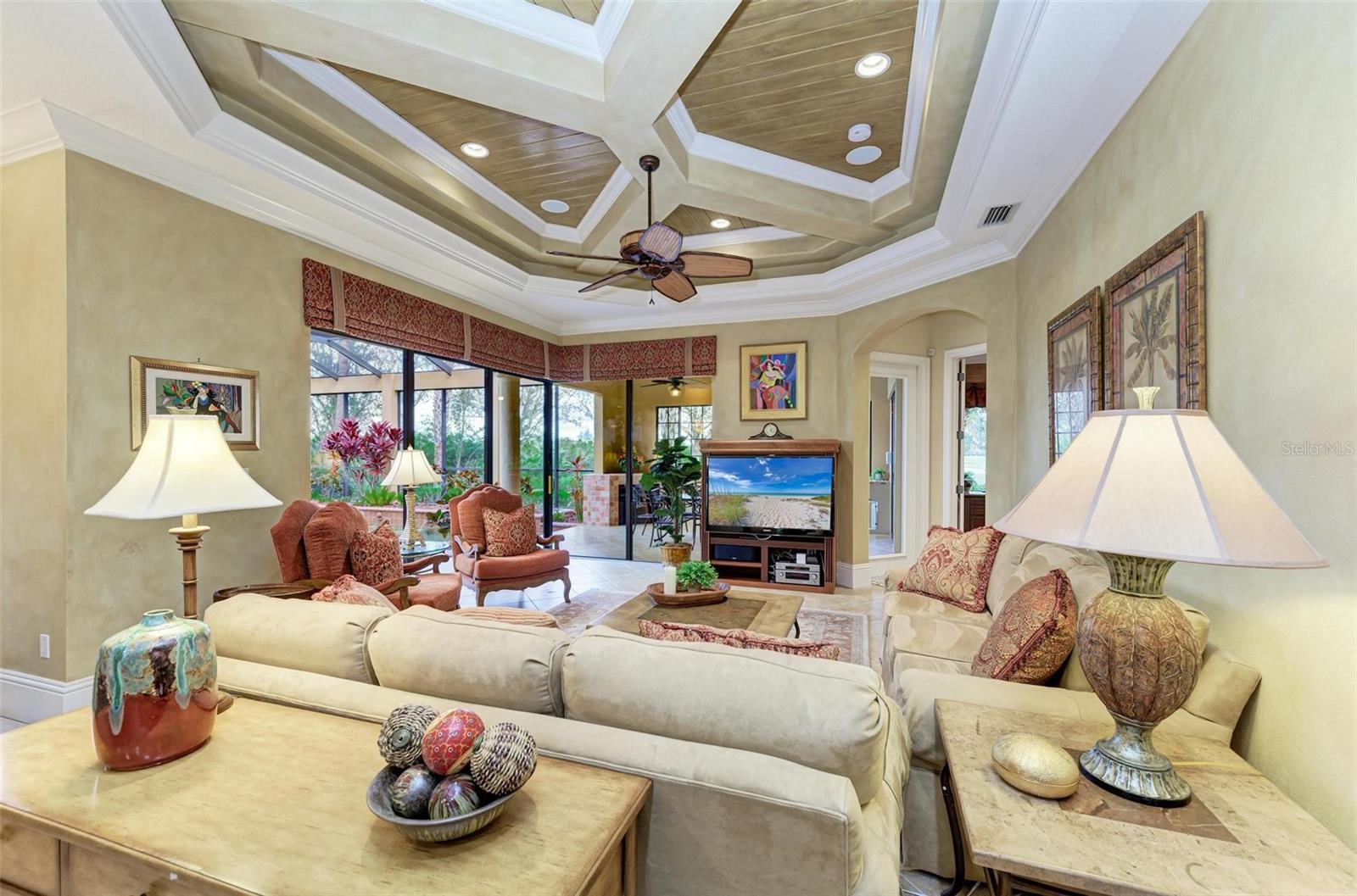 FOUNDERS CLUB - Residential