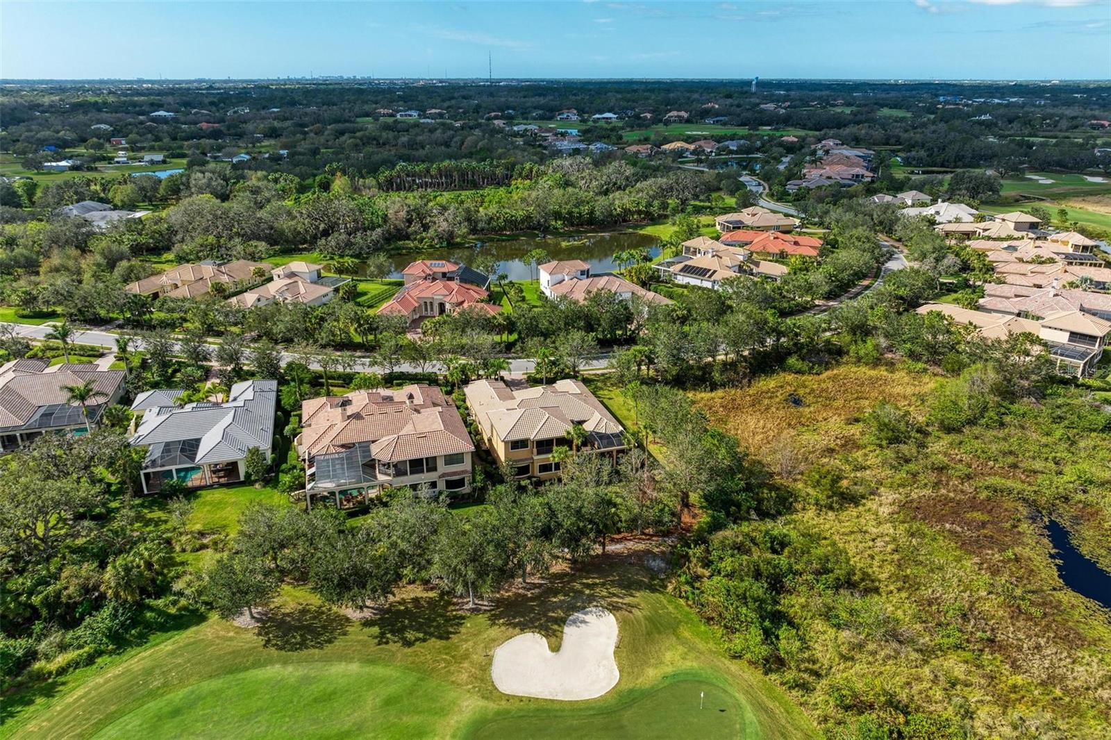 FOUNDERS CLUB - Residential