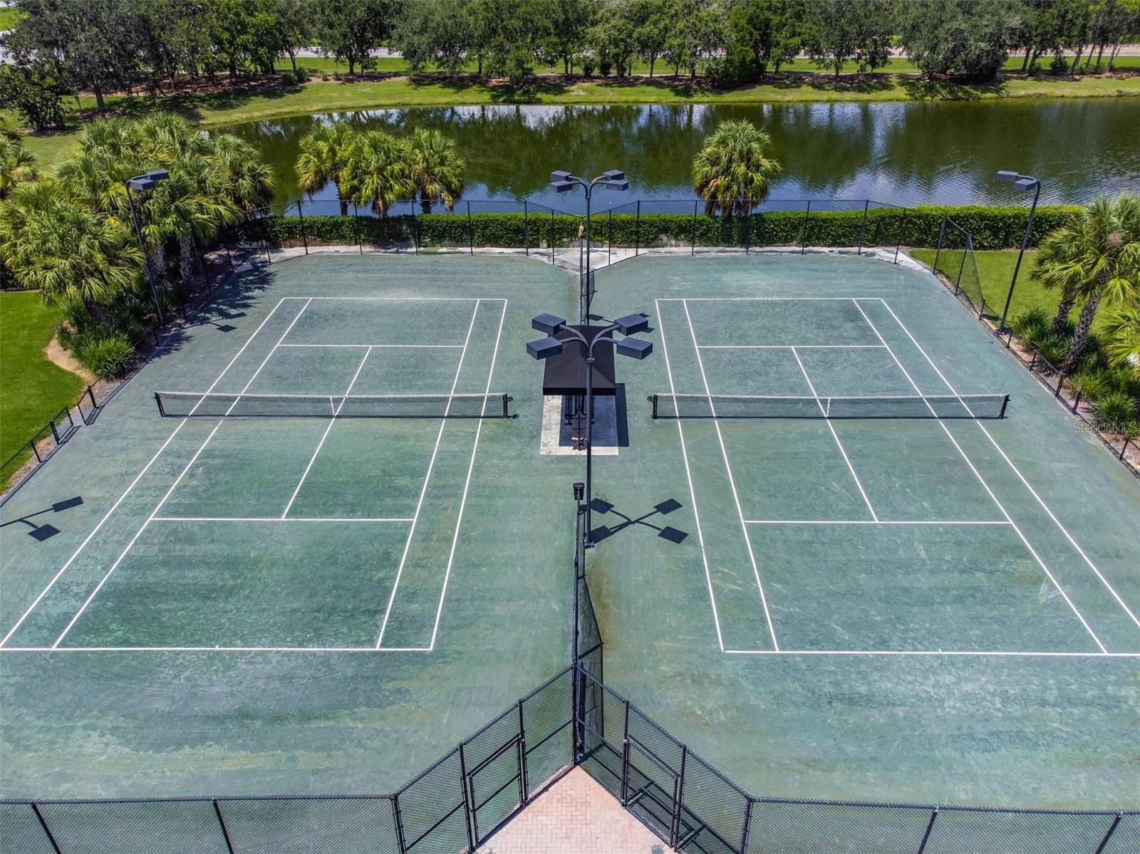 FOUNDERS CLUB - Residential