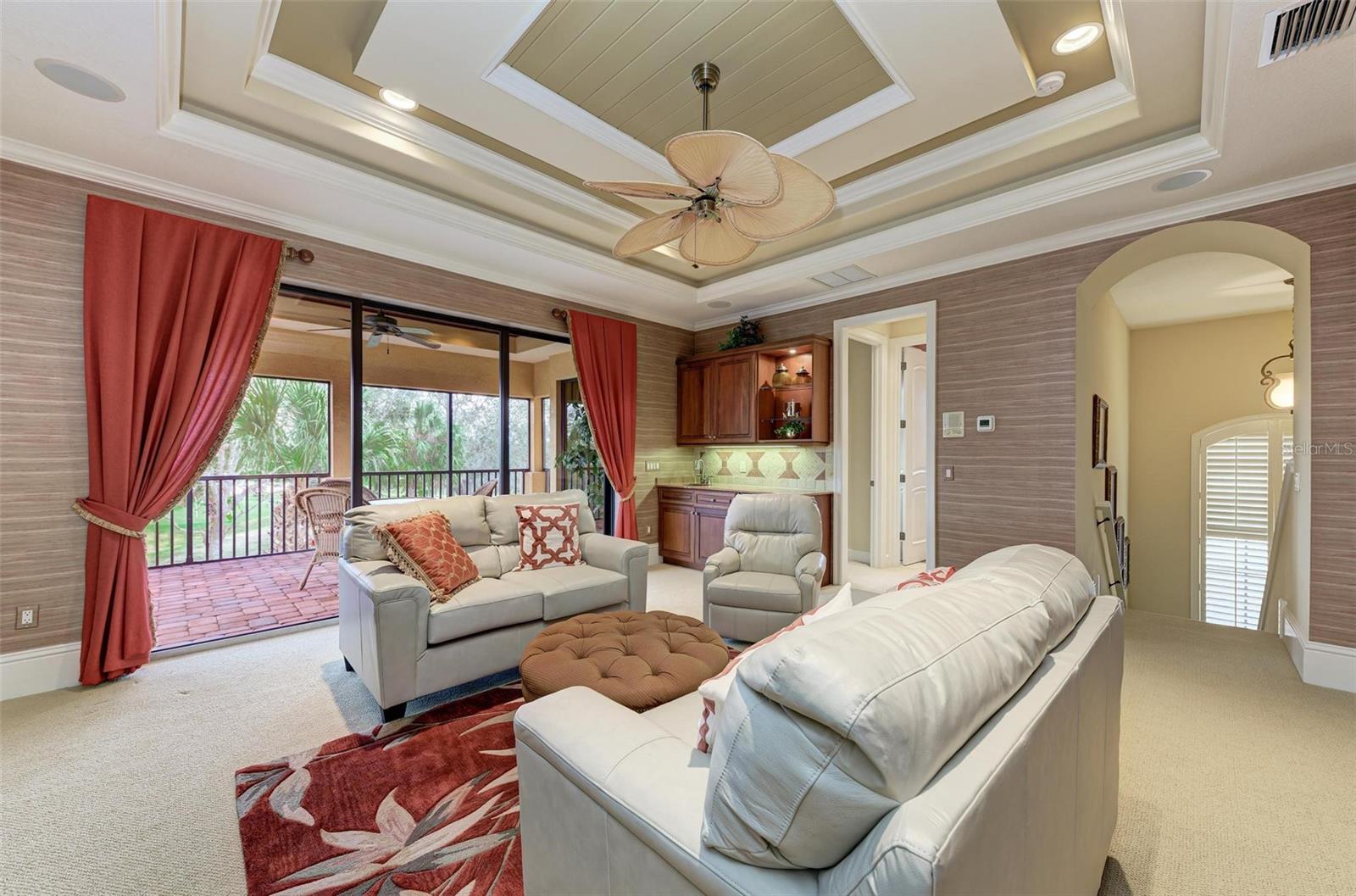 FOUNDERS CLUB - Residential