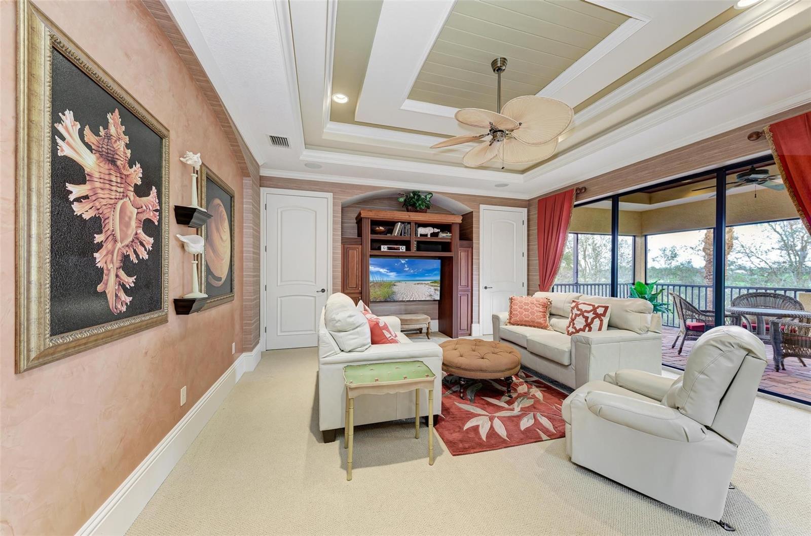 FOUNDERS CLUB - Residential