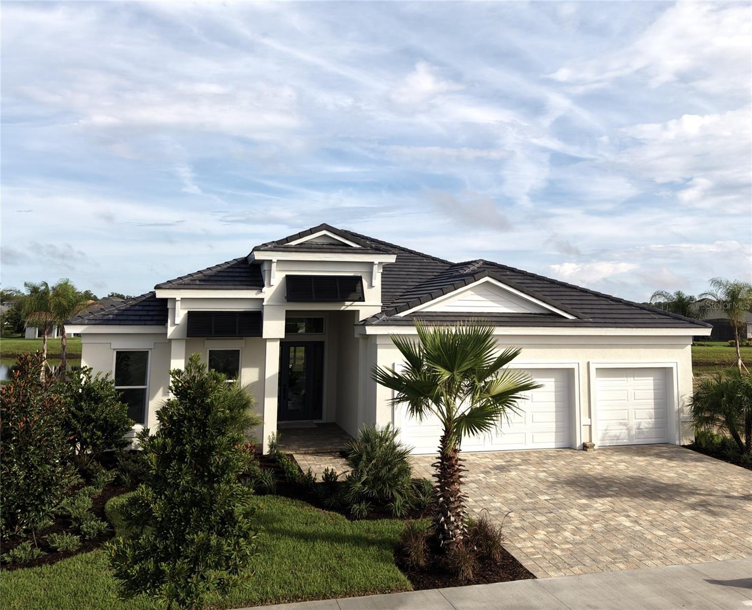1561 LAKE BANK LANE