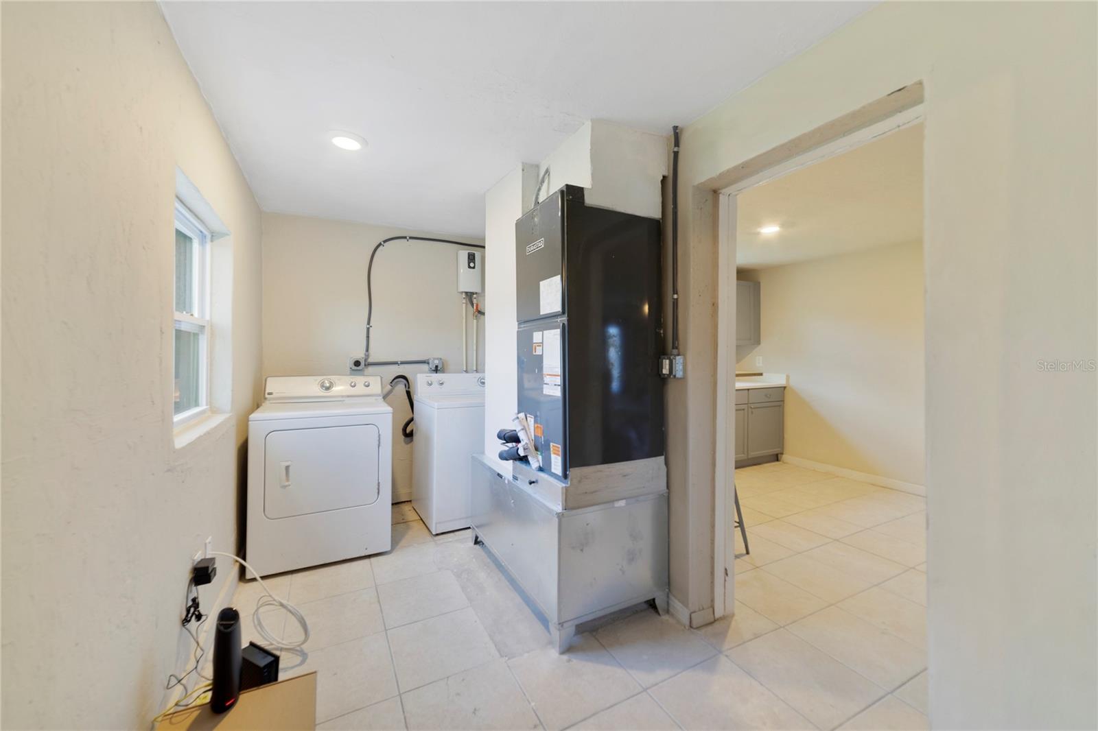 MIDWAY - Residential Lease