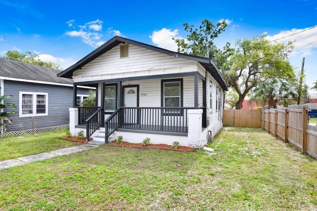 Photo of 2701 E Columbus Drive, Tampa, FL 33605 (MLS # TB8535310)
