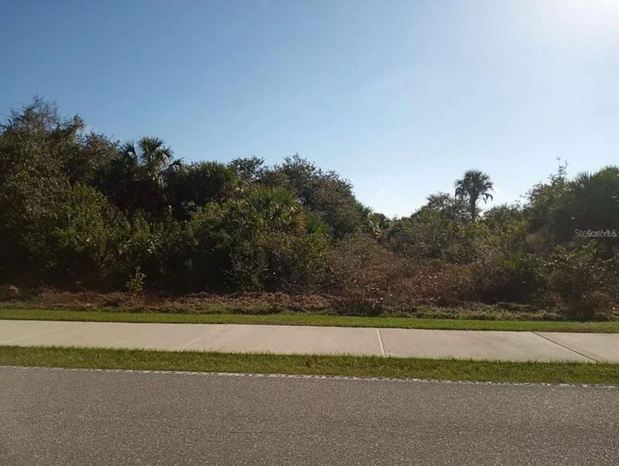 Great opportunity in South Gulf Cove!
0.23-acre lot available in one of the region's most valued communities! Perfect for those looking to build their dream home in a quiet, safe area with an excellent quality of life.
Close to parks, golf courses, shops, and restaurants.
Just minutes from the idyllic beaches of the Gulf of Mexico. a strategic location, this lot is ideal for both living and investing.
Don't miss this opportunity! Contact us now to learn more.
*Buyer should always perform their due diligence on any land including but not limited to, availability of utilities, scrub-jay, wetlands, and tortoise restrictions and lot dimensions.