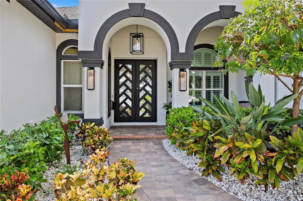 Photo of 224 Toledo Way NE, St Petersburg, FL 33704 (MLS # TB8431721)