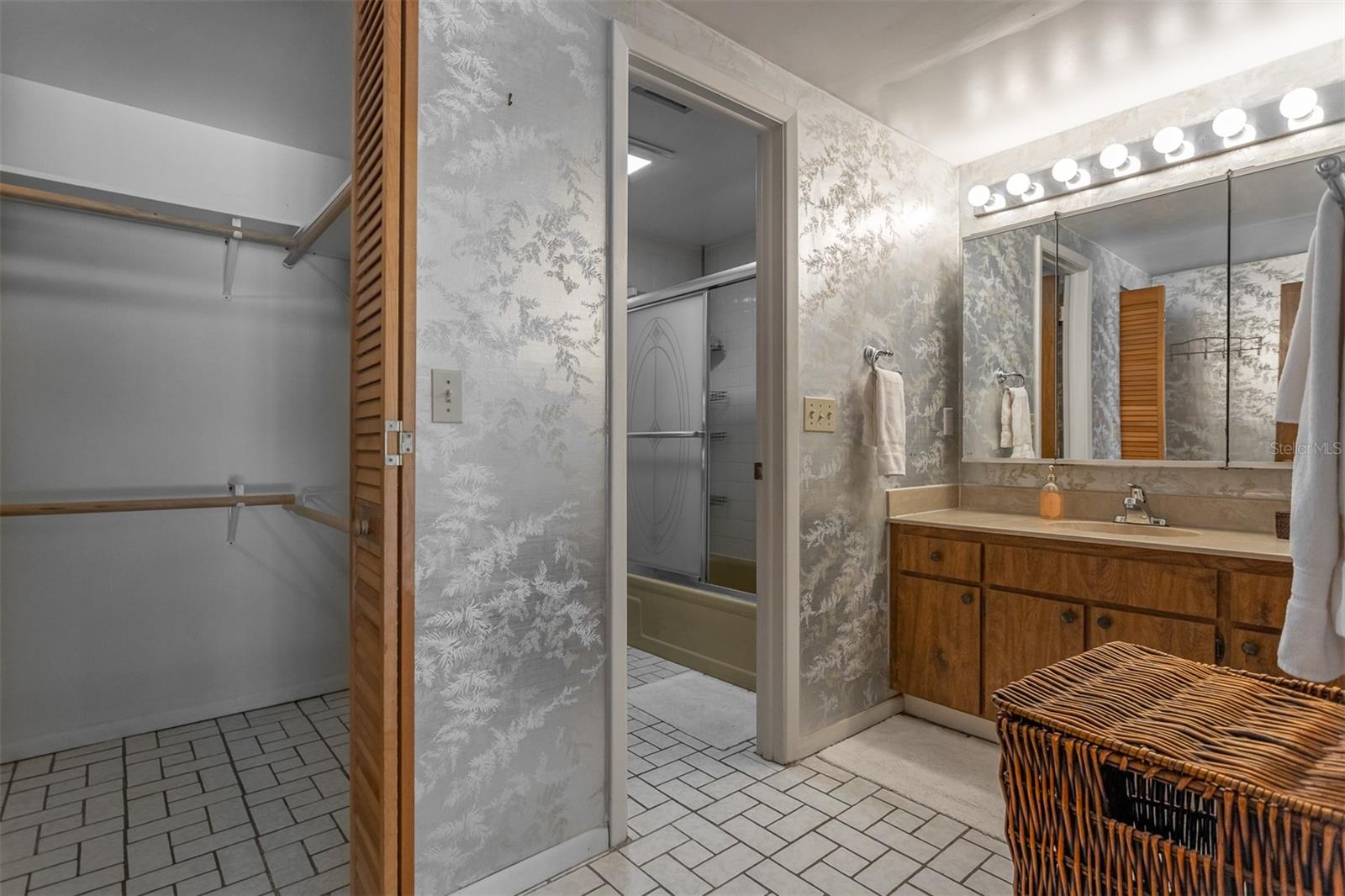 TWIN BRANCH ACRES UNIT ONE - Residential