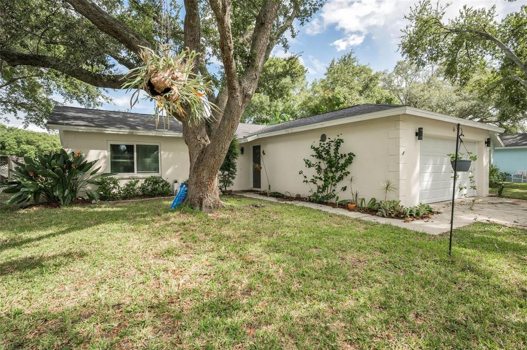Photo of 1465 Windmoor Drive, Dunedin, FL 34698 (MLS # TB8434358)
