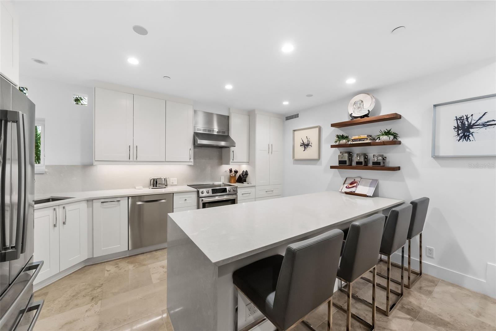 4950 BAYSHORE BOULEVARD 25D