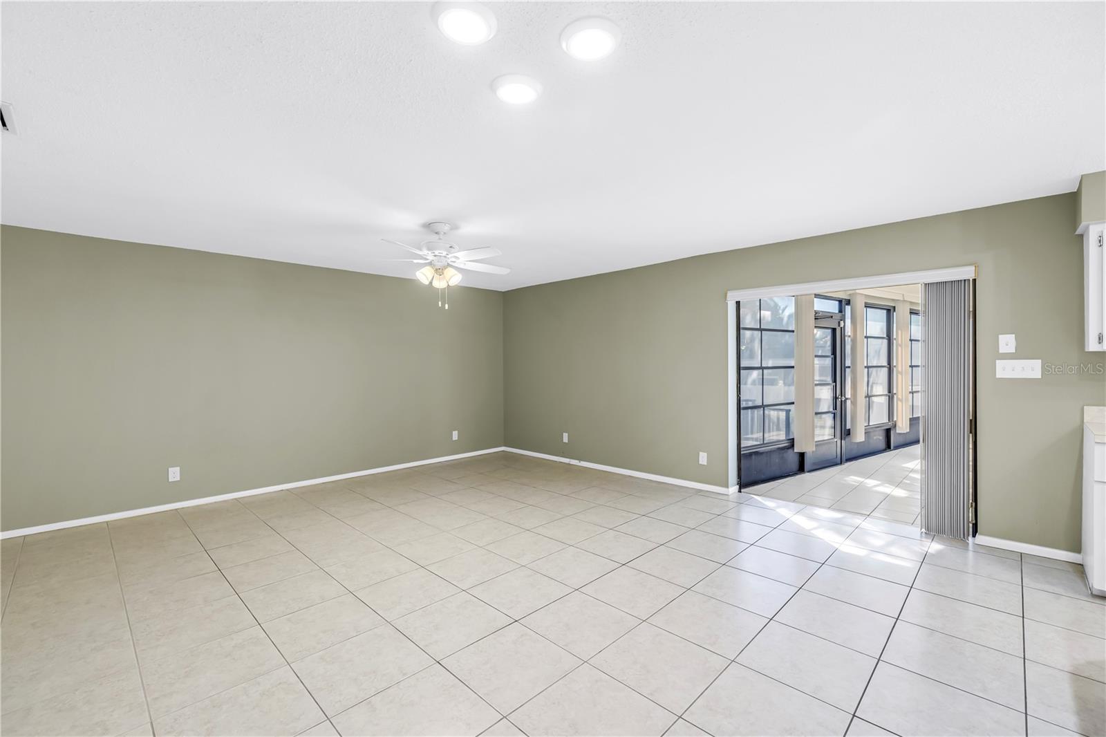 TIERRA VERDE UNIT 1 3RD REP - Residential