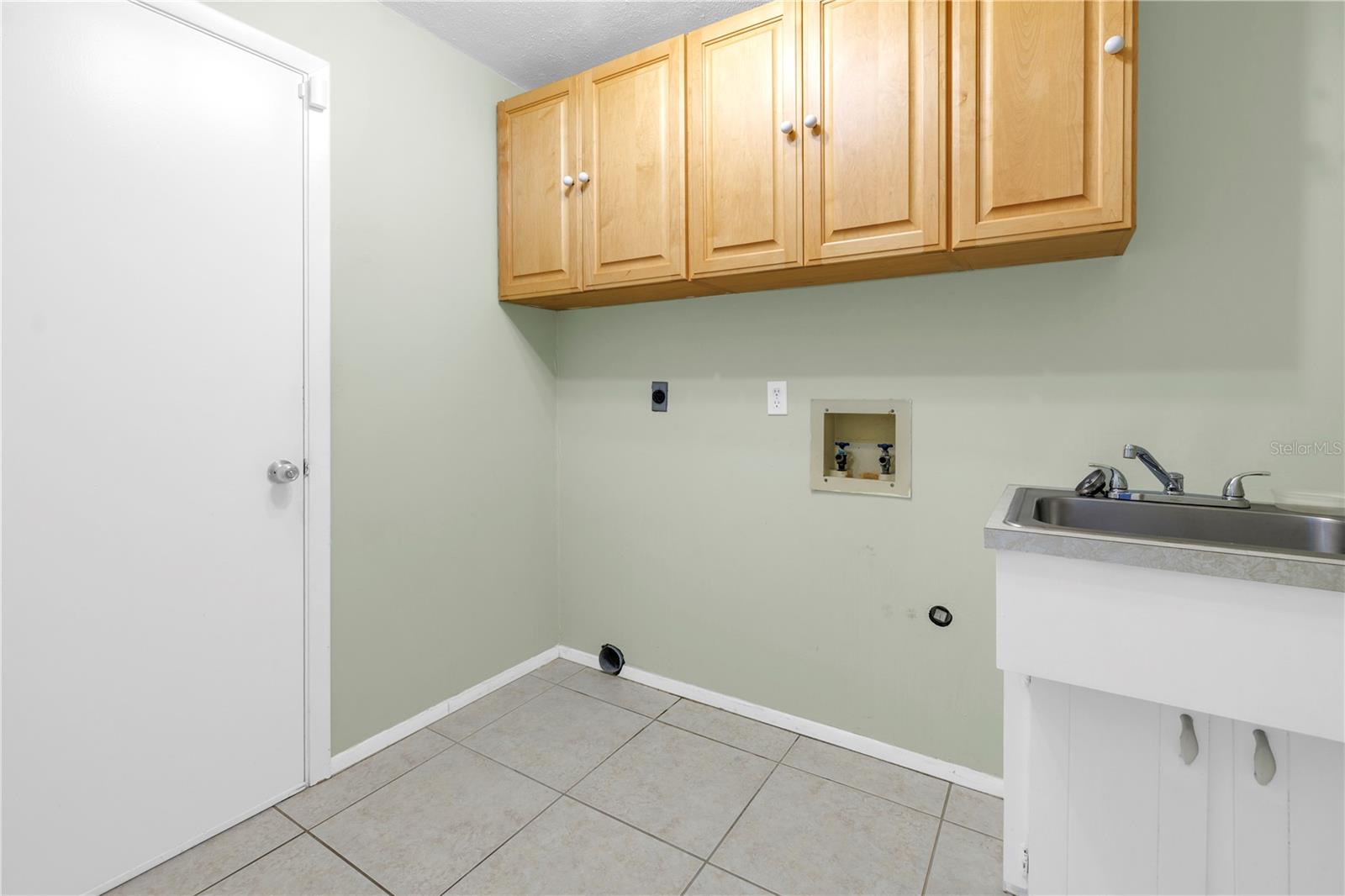TIERRA VERDE UNIT 1 3RD REP - Residential