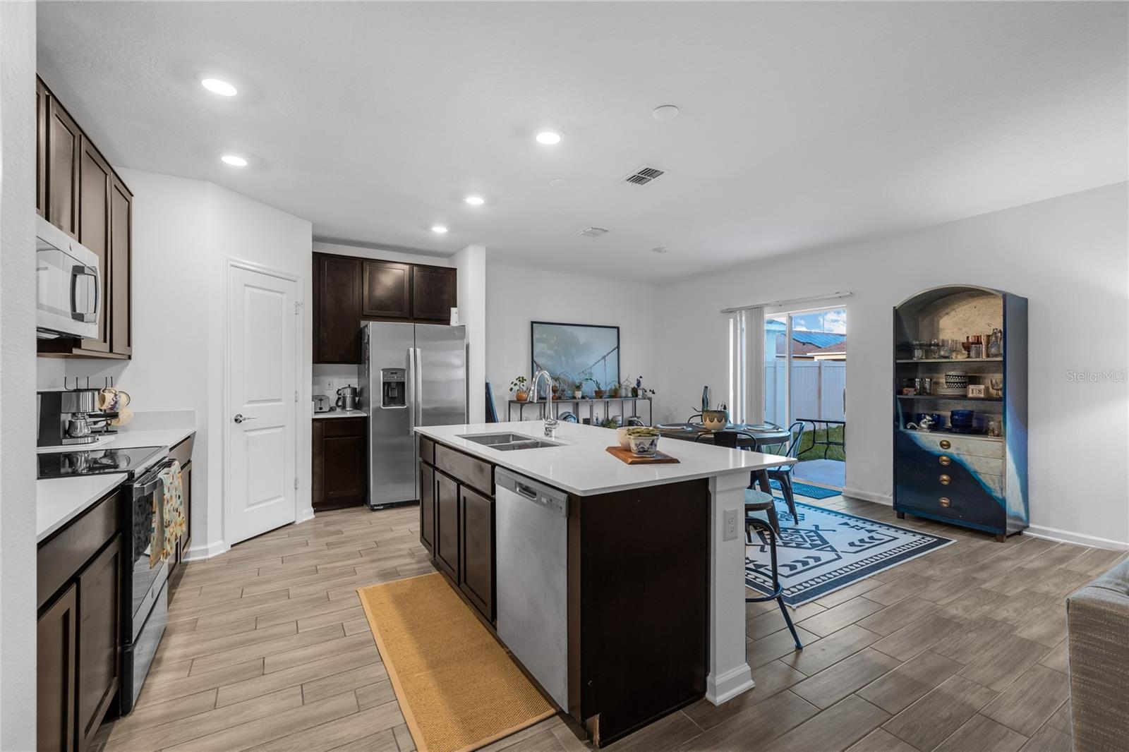 1093 BERRY LANE