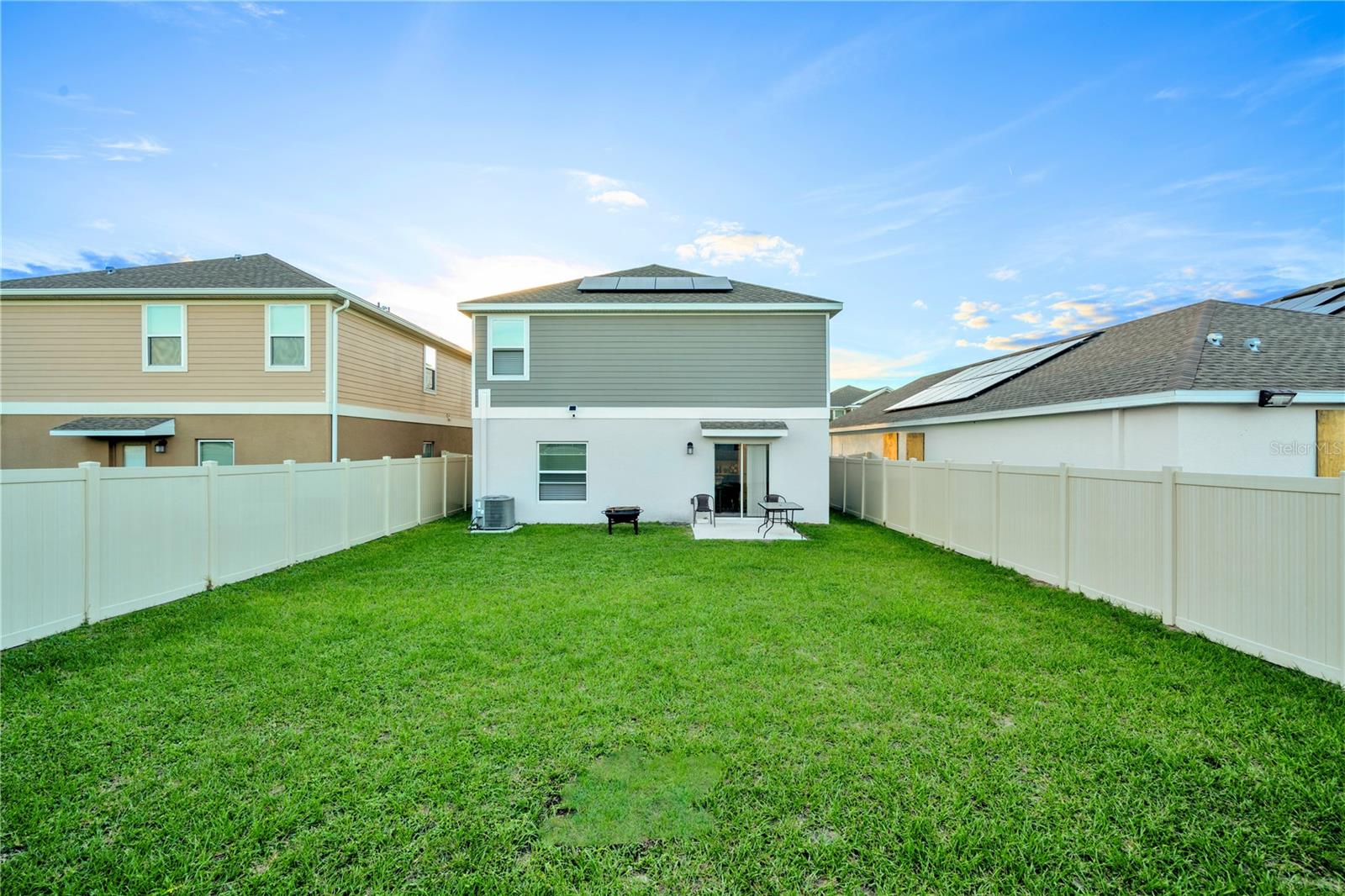 1093 BERRY LANE