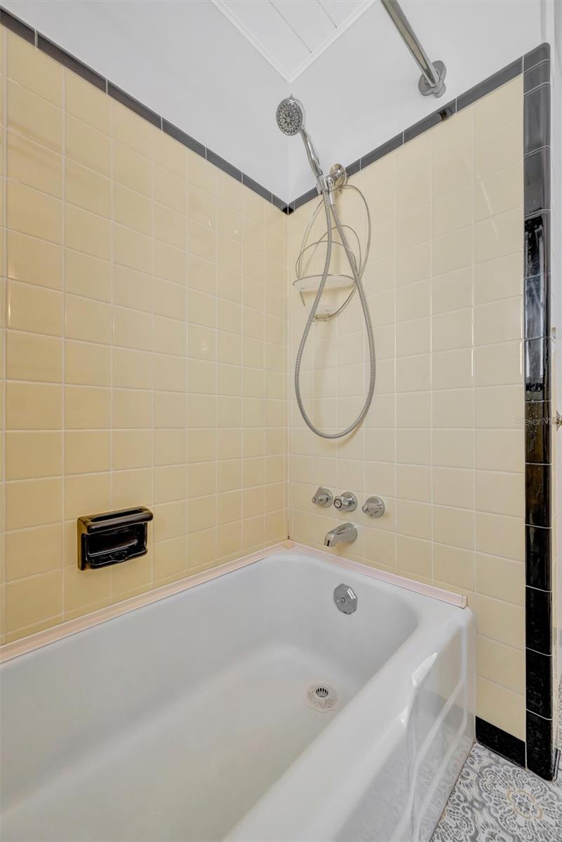 CENTURY ESTATES - Residential