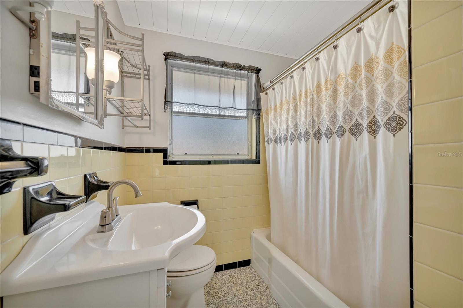 CENTURY ESTATES - Residential