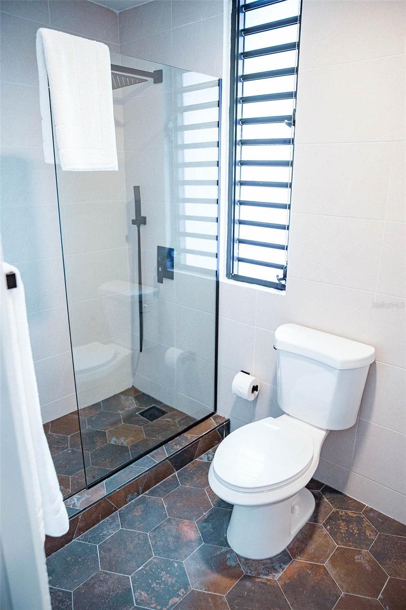 YEAR BUILT UNKOWN - Residential Lease