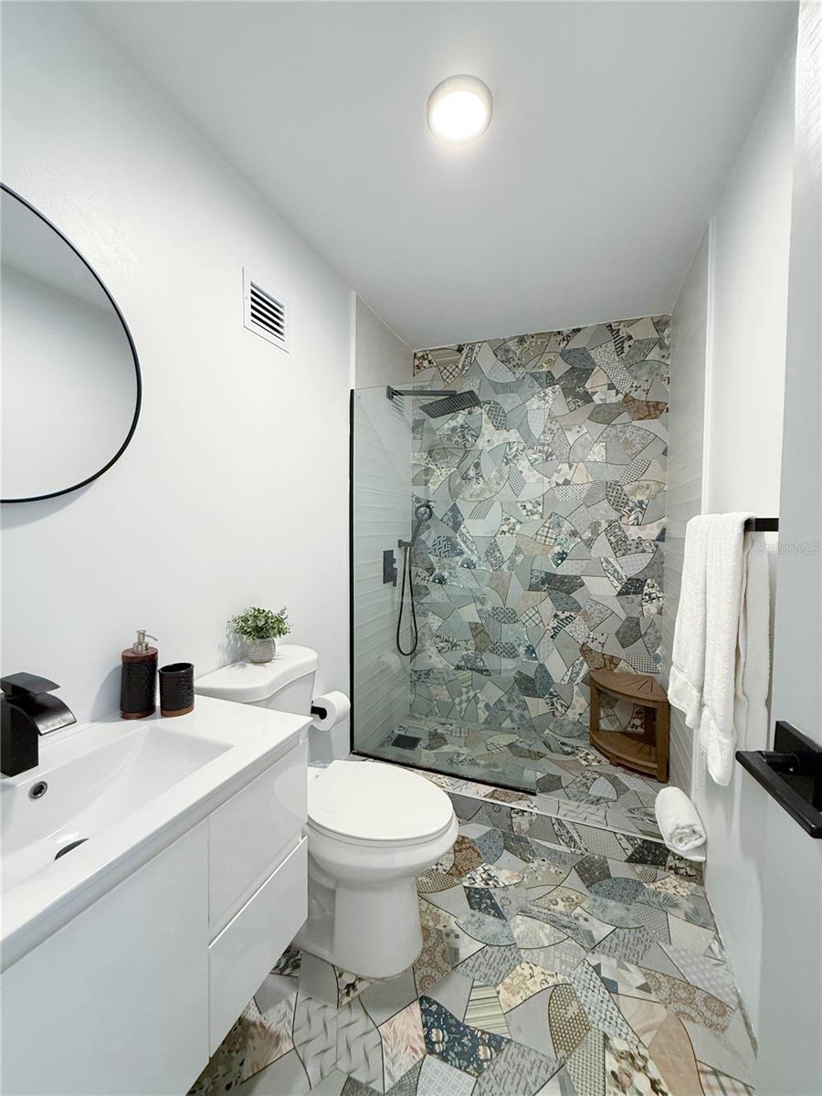 YEAR BUILT UNKOWN - Residential Lease