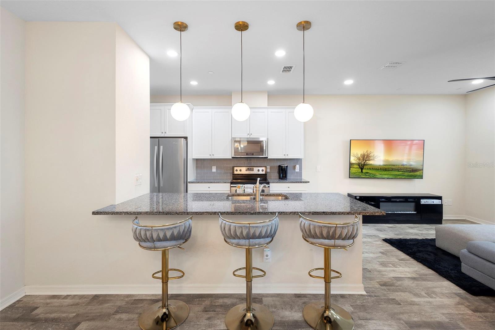 HAMPTONS - SECOND REP - Residential Lease