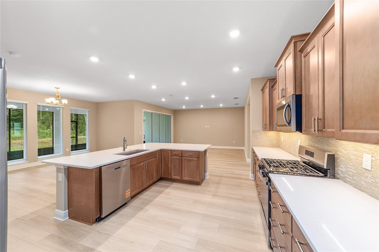 ON TOP OF THE WORLD - Residential