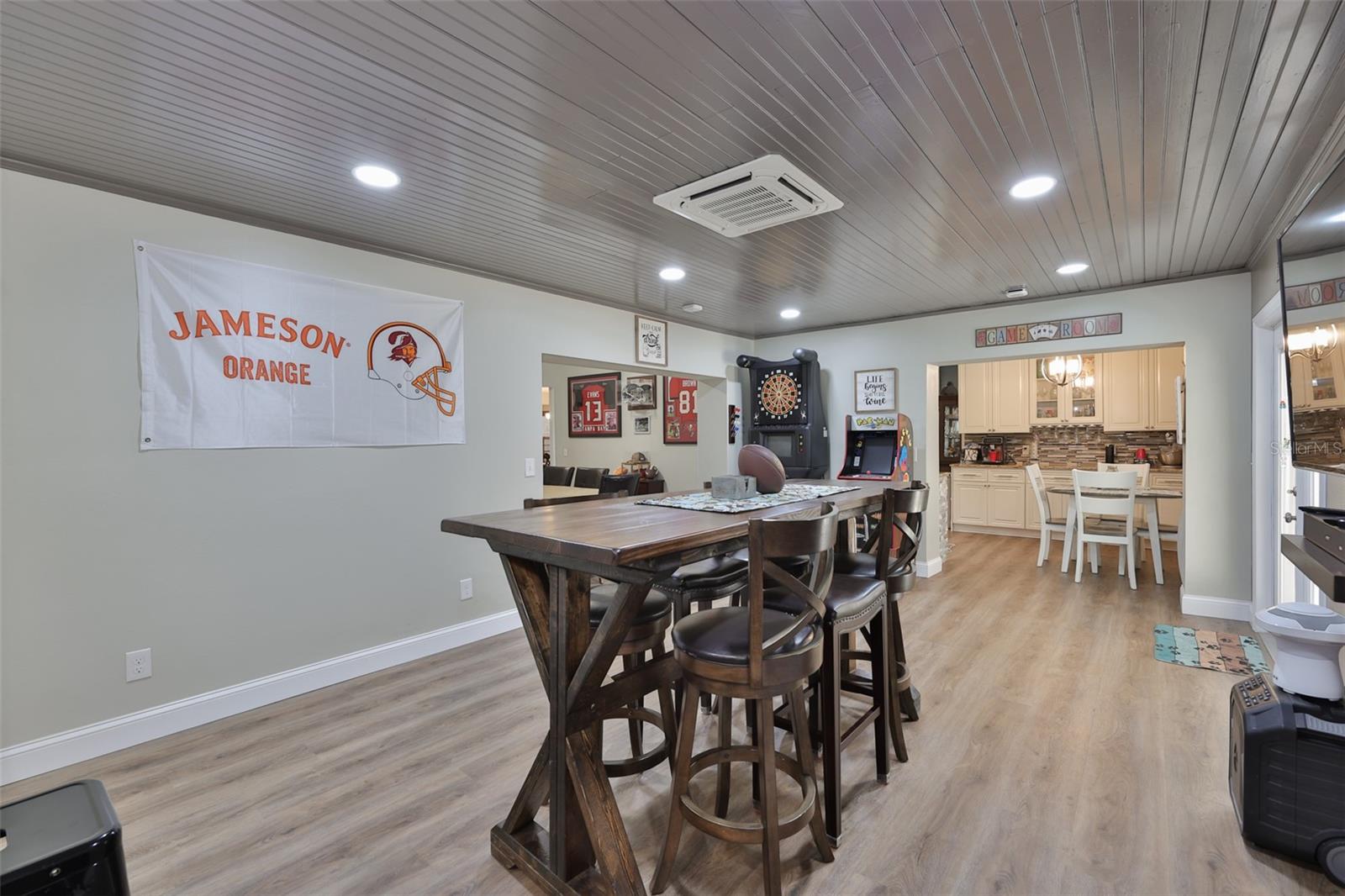 BENT TREE - Residential