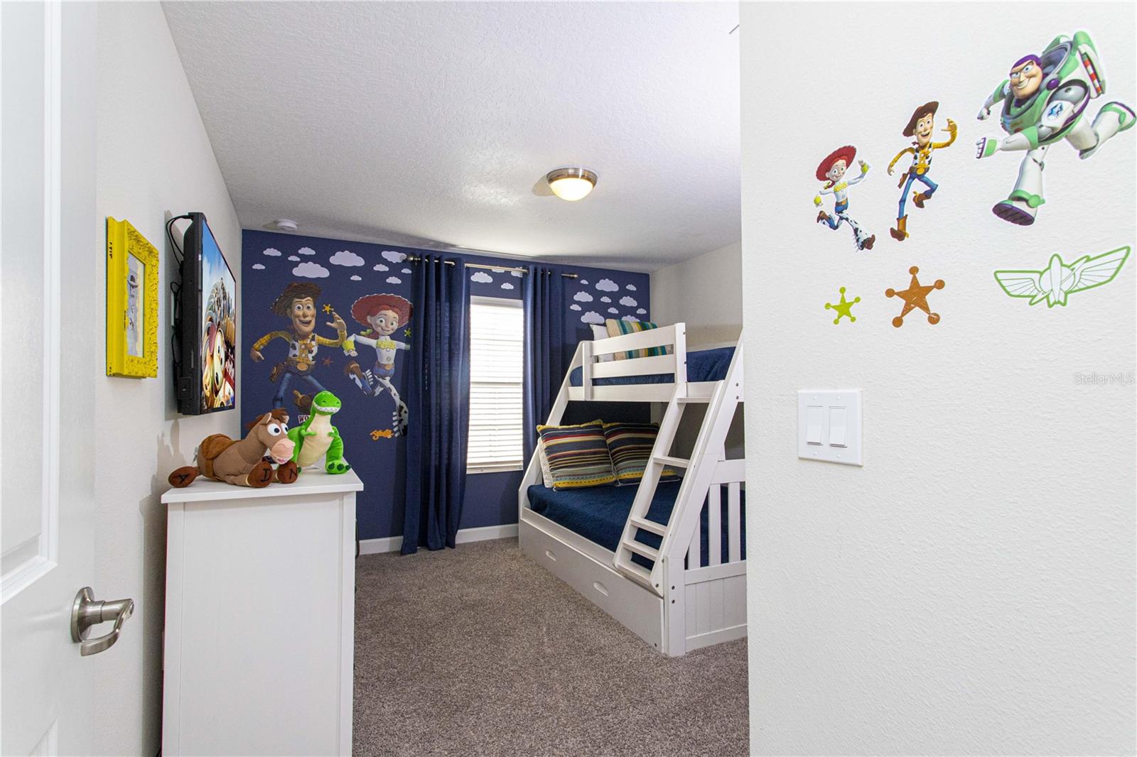 STOREY LAKE - Residential