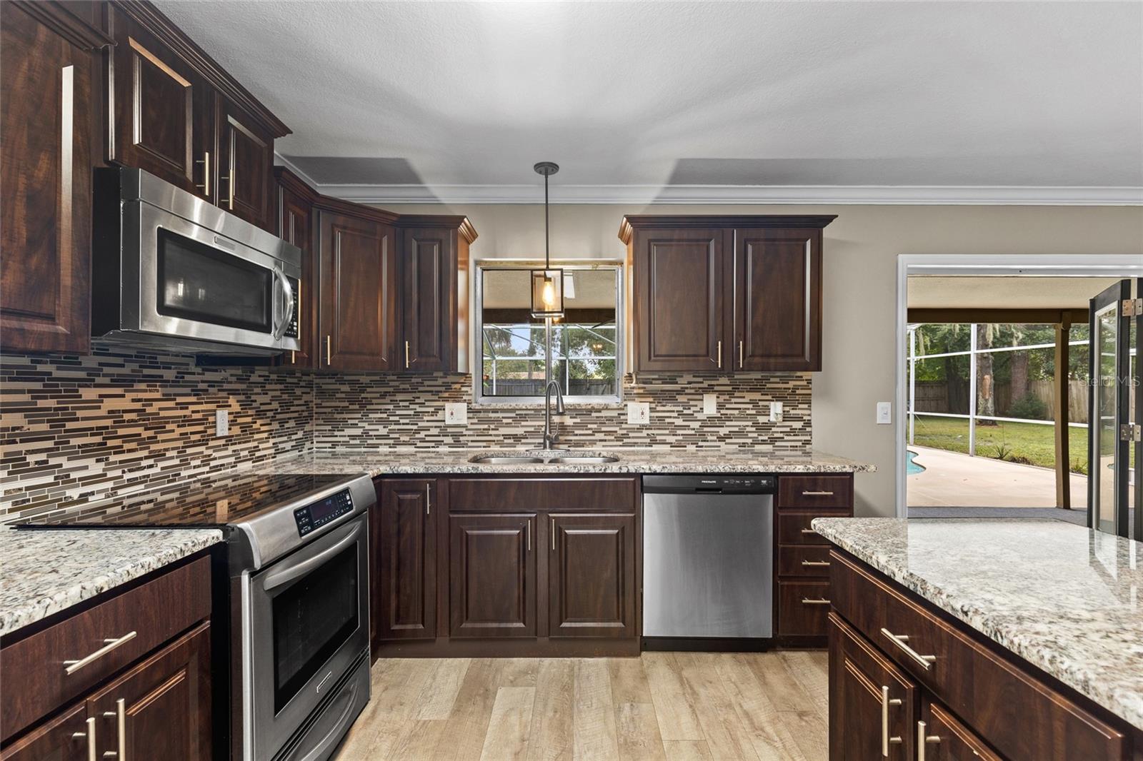207 ROYAL OAKS CIRCLE