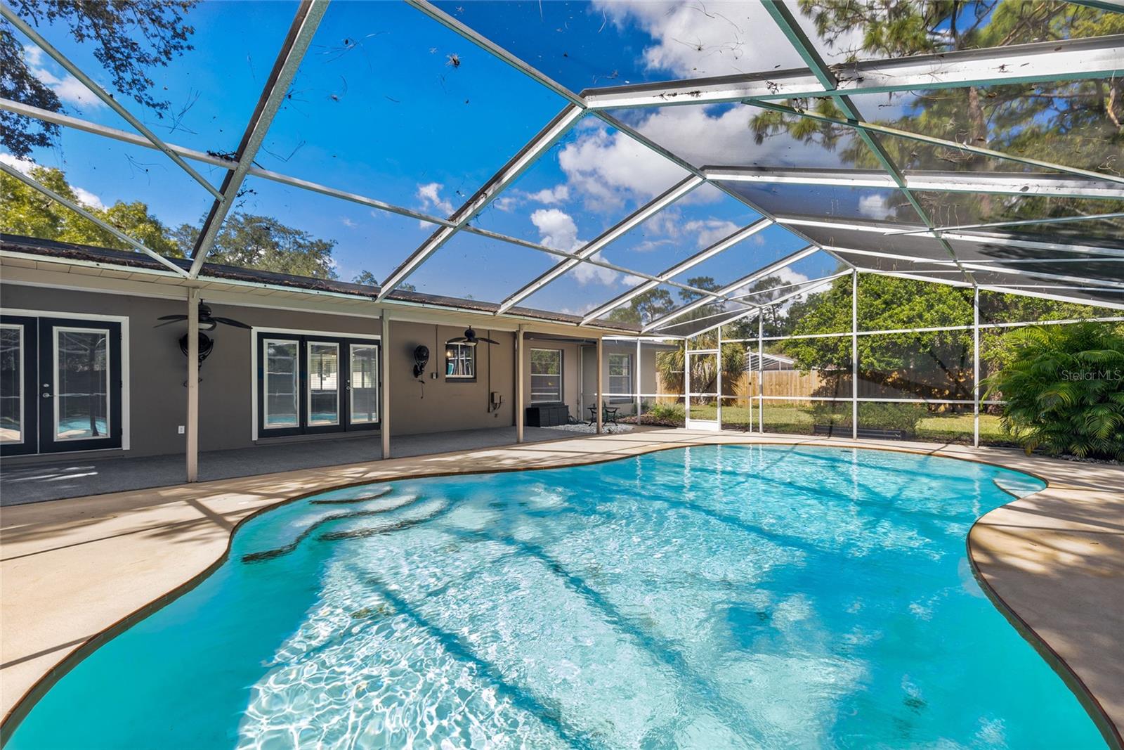207 ROYAL OAKS CIRCLE
