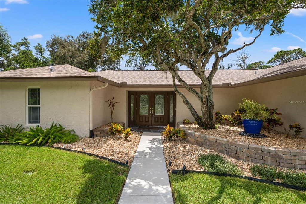 Photo of 940 Rolling Hills Drive, Palm Harbor, FL 34683 (MLS # TB8538029)