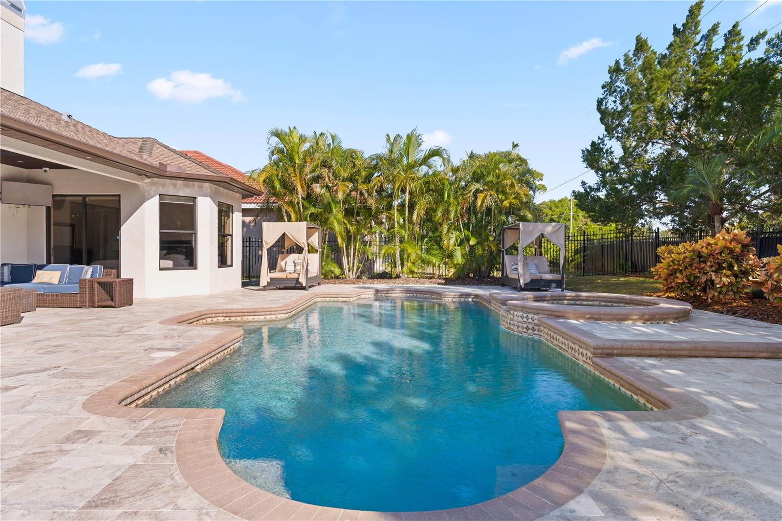 GRAND CYPRESS ON LAKE TARPON - Residential